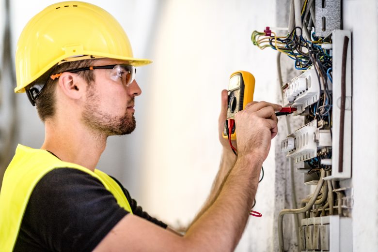 How can employees be safe when working with electricity?